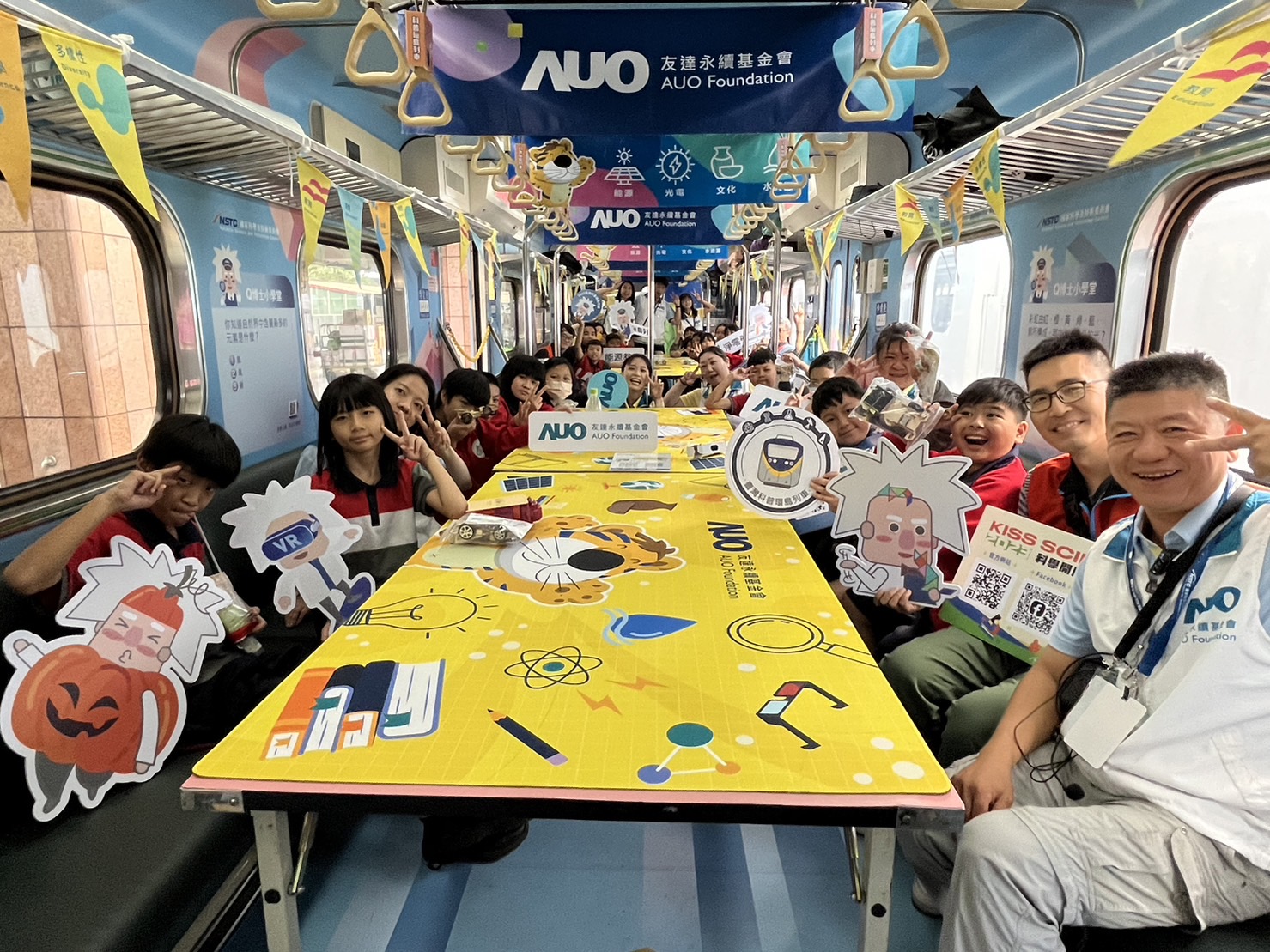 918博天堂永續基金會參與「臺灣科普環島列車」，設計基礎科學車廂課程，以「淨零碳排和永續能源」為主題，讓學生透過創意實驗認識淨零知識，以及思考生活中的減碳行為